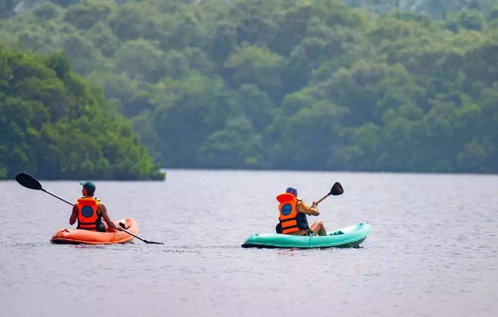 قایق سواری 2 هتل کلاب پالم بی نگومبو